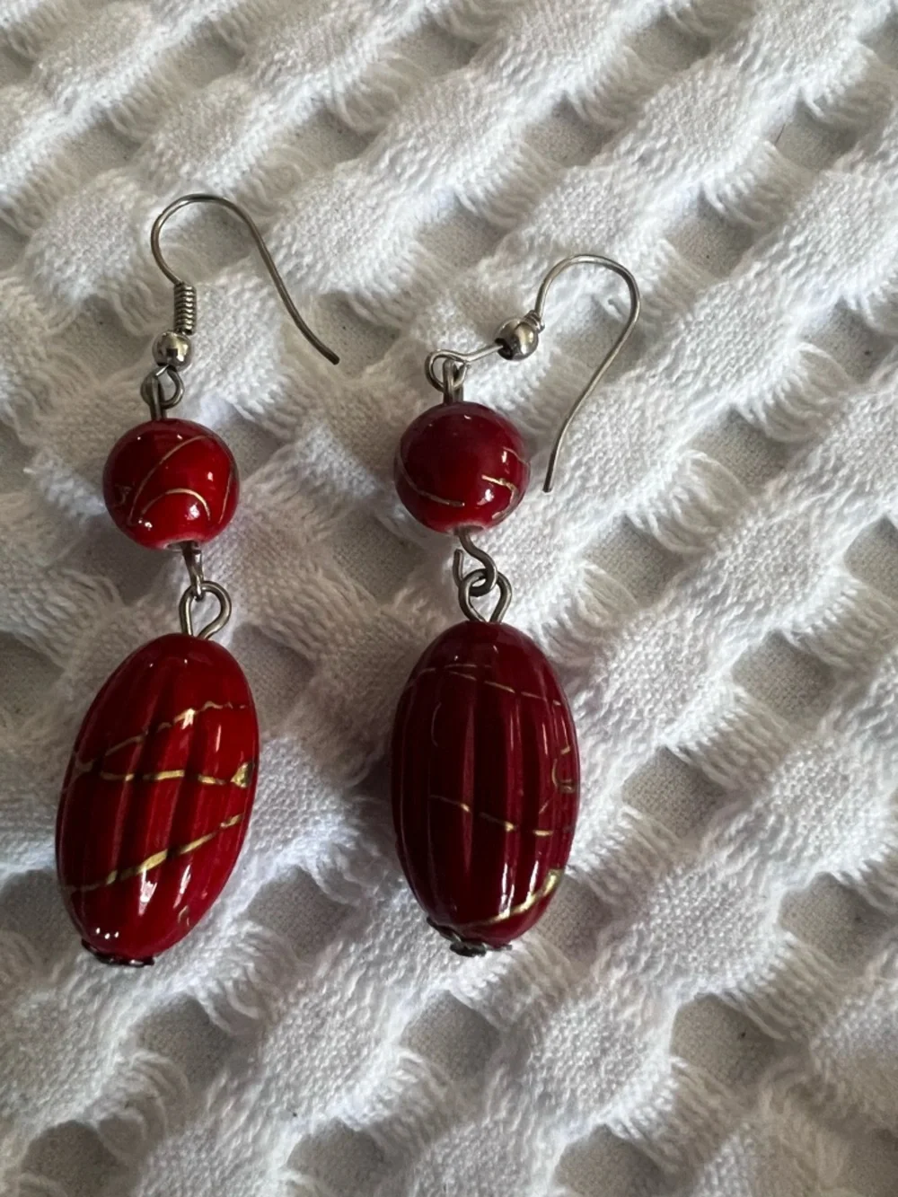 Vintage Red Bead Necklace & Earring Set • Gold‑Tone Veining